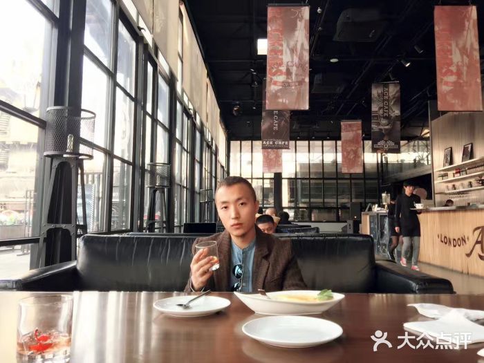 ACE&CAFE火车咖啡厅(751店)大堂图片