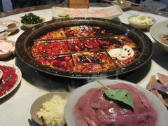 -渝嘴小老弟老火锅(华新村店)