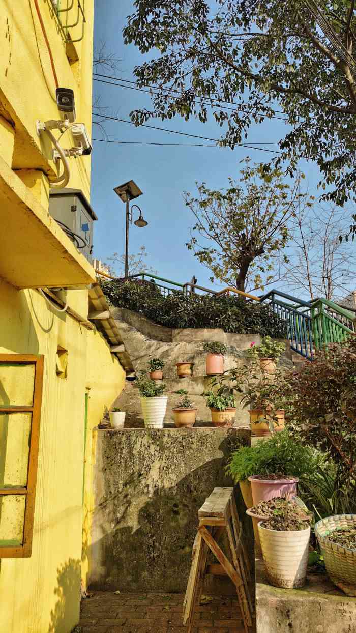 石井坡艺术公园-"[调皮]感觉很nice,在车站下来导航几.