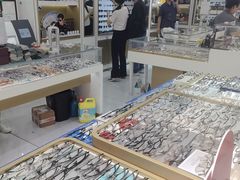 -美式眼镜·授权蔡司.依视路.尼康.豪雅.明月(人民广场店)