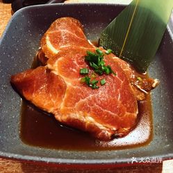 招牌调味五花肉蟹肉棒生菜蜜汁梅花