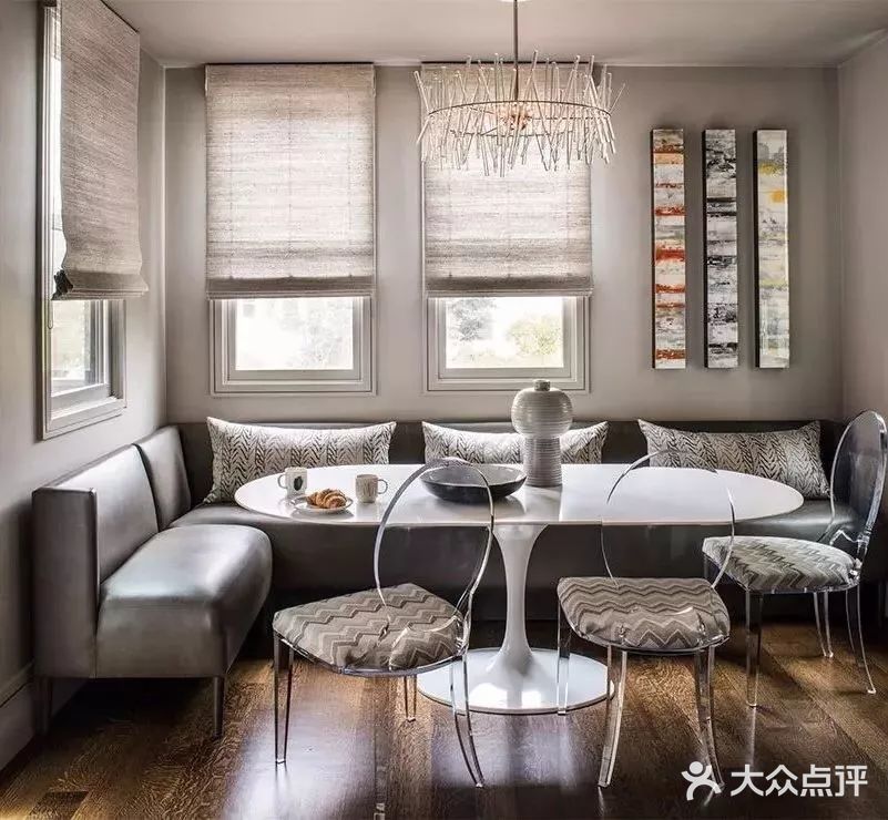 今日分享营造出顶天立地的效果，在视觉上拔高空间