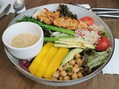 鸡肉牛油果芒果色拉-Wagas沃歌斯(合生汇店)
