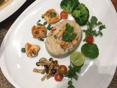 -Chom Cafe and Restaurant