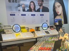 -天空之镜眼镜店蔡司依视路配镜授权零售店(望京颐堤港店)