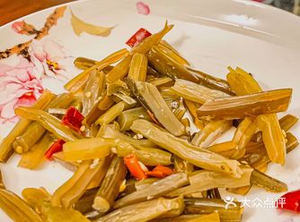 谁能拒绝一边追剧一边吃着绝味呢？回家的路上发现新出了