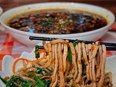 -洪霞餐馆·川菜·鲜货现炒(两江春城店)