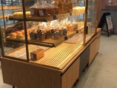 面包甜点陈列柜-面包新语(融创茂店)