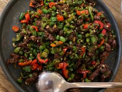 尖椒炒牛肉粒-来龙里 精致 东南亚餐室(万象城店)