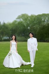 -现代经典婚纱摄影