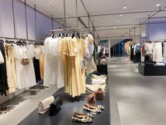 -URBAN REVIVO(欢乐海岸购物中心店)