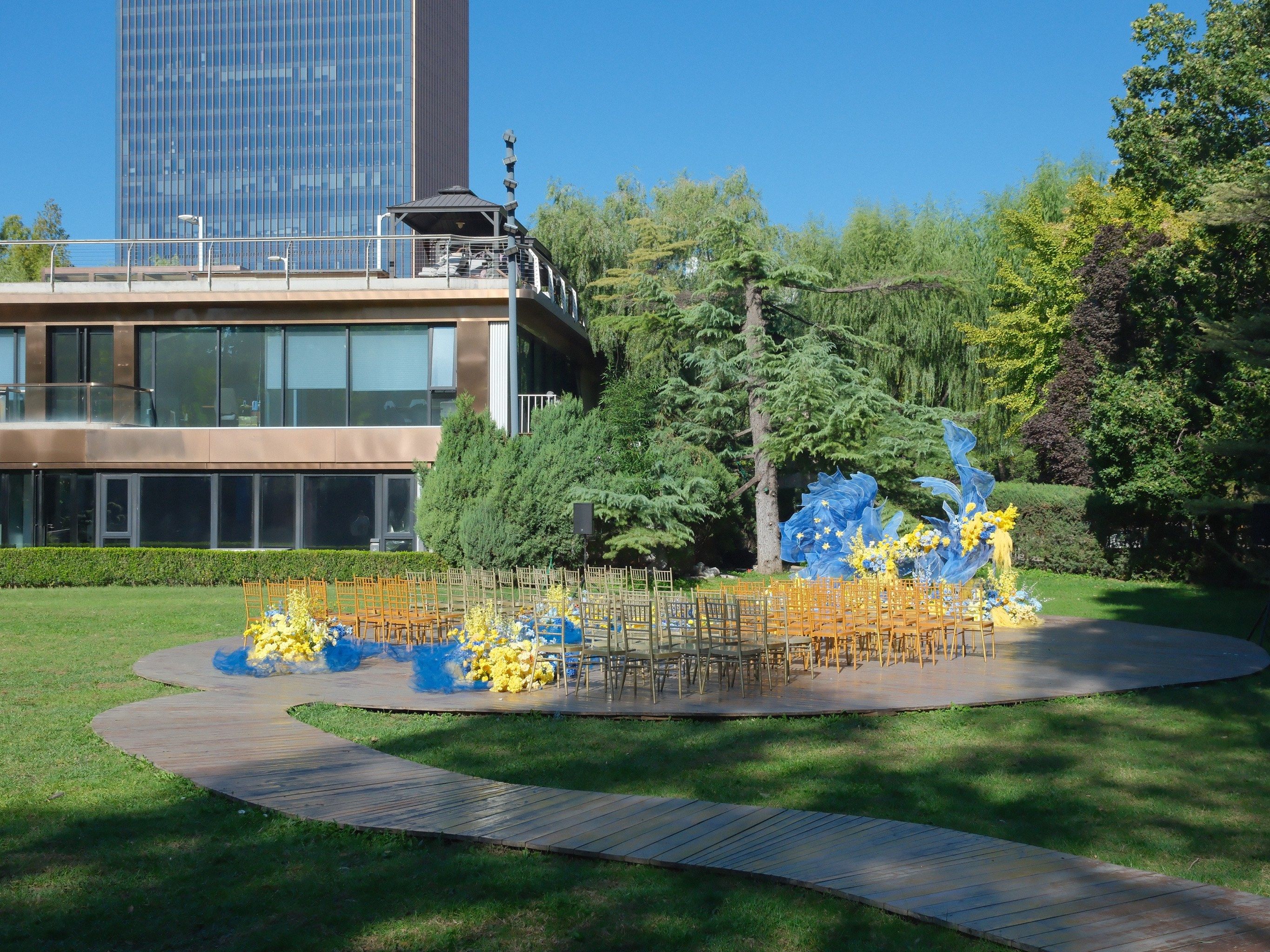 丽都公园中央草坪婚礼季