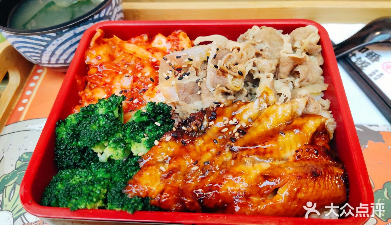 藏在万达金街二楼的平价丼饭小店