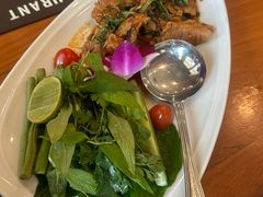 -Chom Cafe and Restaurant
