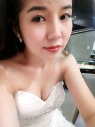 -现代经典婚纱摄影