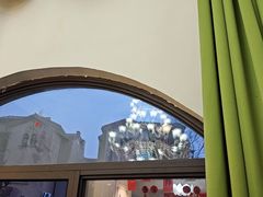 -红河谷晴天别墅轰趴馆