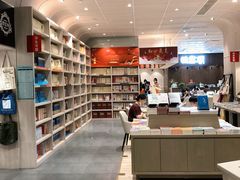 -钟书阁(群光广场店)