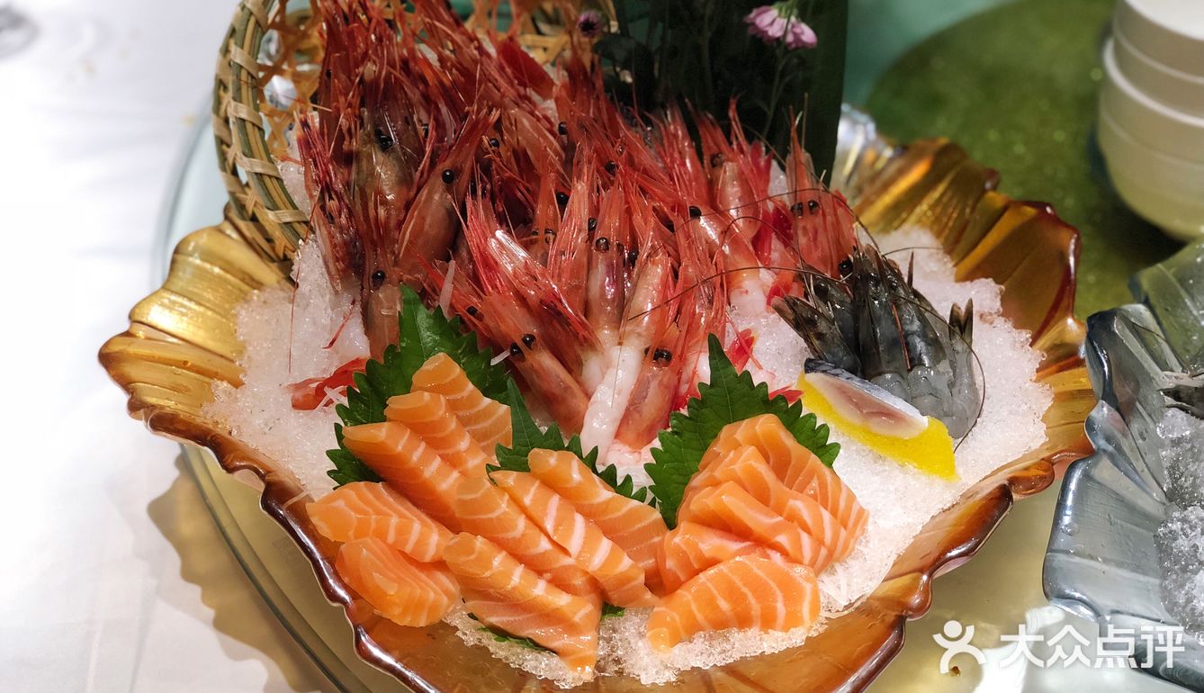 我们坐的是房间,有个姐姐专门负责招待