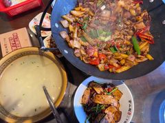 -富正毅三下锅·湘西韵味(天门山索道店)