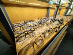 -优医视平价眼镜蔡司依视路折扣工厂店(十里堡店)