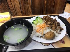 金牌卤肉饭-七饭七排骨饭(伊势丹滨海店)