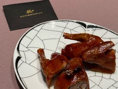脆皮乳鸽-新荣记(南京西路店)