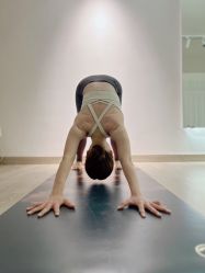 -闺蜜瑜伽·普拉提女性塑形馆