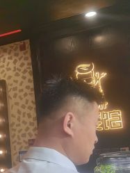 -东方先生国潮男士理发馆