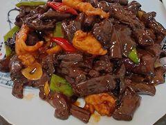 肉炒红蘑-峪鸡餐厅