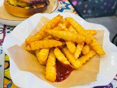 摇摇波纹薯条-LESCEDARS Brasserie Bistro香柏树