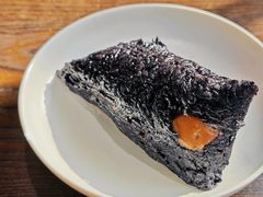 手剥乌米蛋黄鲜肉粽-佬泰丰斋· 乌镇茶食餐厅