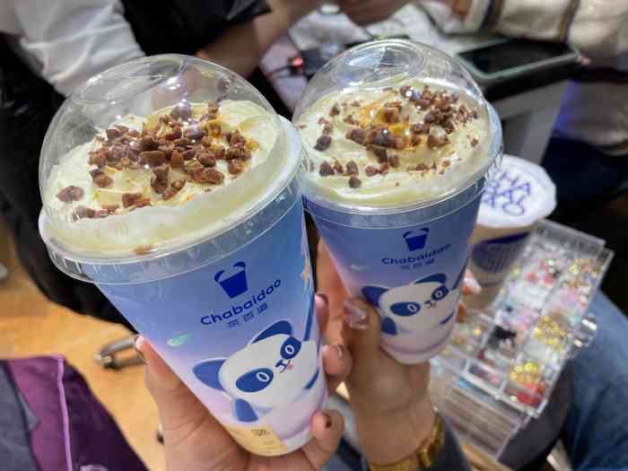 和闺蜜三人约在好几家奶茶店中选了茶百道啊没踩雷味道可以啊我点的