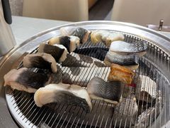 -围炉肉舍丹东海鲜烤肉·烤活鳗(步行街店)