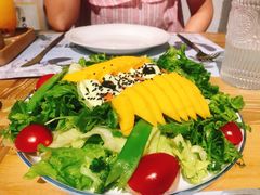 鲜芒低温三文鱼沙拉-麦甜创意轻食餐厅(西康路店)
