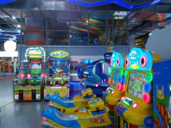 -六月巴士童乐园(抚顺罕王商场店)