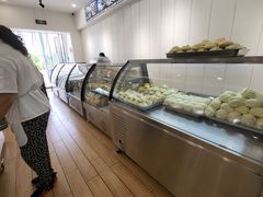 面包甜点陈列柜-太原面食店(解放路店)