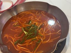 -毛辣果·贵州红酸汤牛肉火锅(西单店)