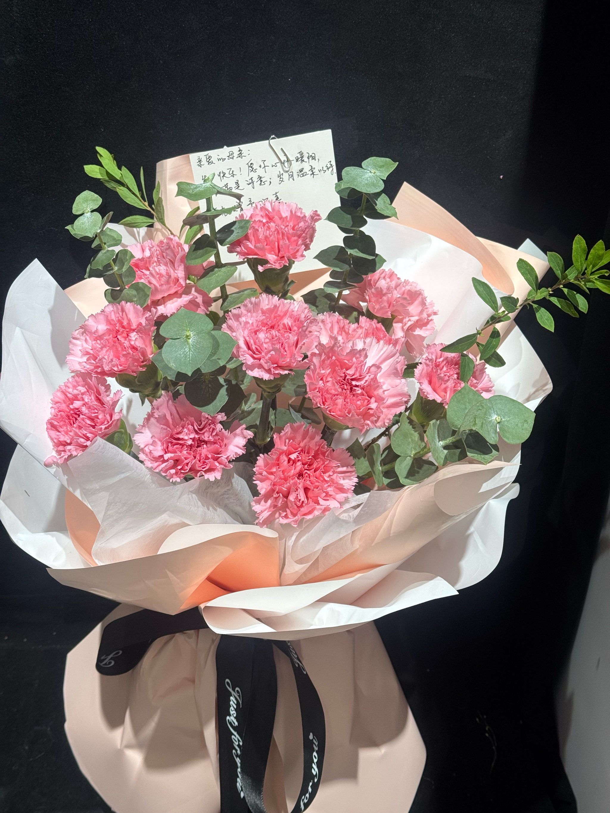 鲜花送妈妈 粉色康乃馨送给最爱的妈妈?