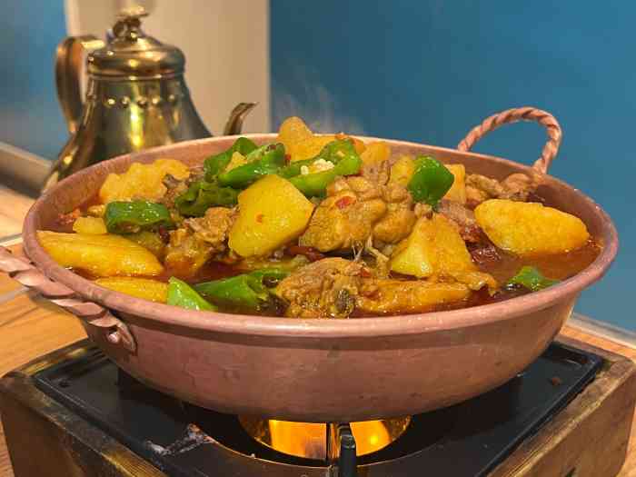 不需要任何复杂的香料,简单的调味,优83的食材,羊肉那叫