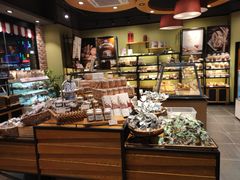 面包甜点陈列柜-皇冠幸福里动物奶油生日蛋糕(万达店)