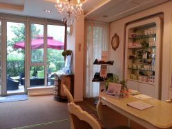 室外花园及太阳伞-奈瑞儿美养院