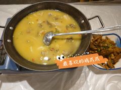 老武汉烧鸡爪-霄汉牛三鲜湖北砂锅菜(万松园2店)