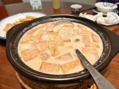 香芋鲜百合茨实煲-山水茶艺馆·点心粤菜·30年老字号