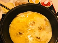 -鲜入围煮花胶鸡海鲜火锅
