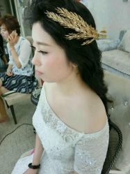 -红馆妆造(中央大街店)