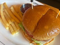 加州汉堡-COMMUNE幻师(上邦百汇城店)