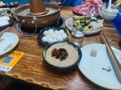 -洞庭洲·防空洞火锅·烧烤·铜锅涮肉(新百广场店)