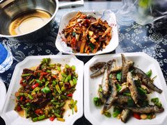 -临江餐馆二楼美食部落