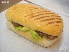-星巴克臻选(济南万达店)
