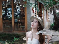 -Chom Cafe and Restaurant